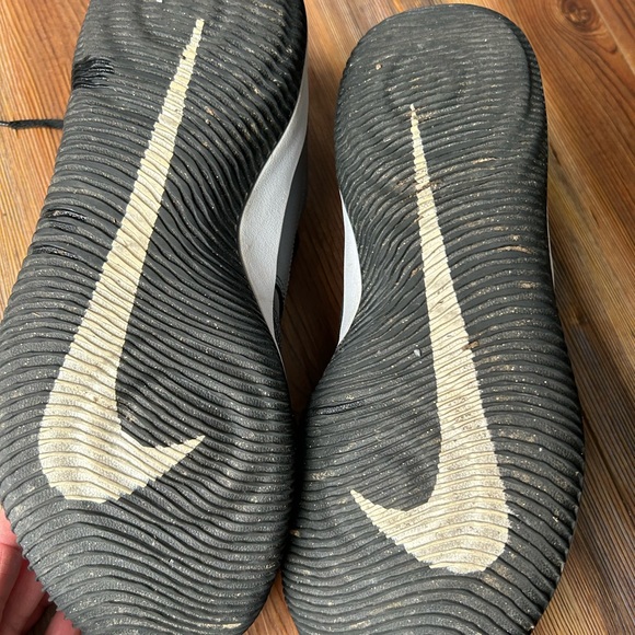 Nike Fly By II low top athletic sneaker gray gold. Men’s 9 - Picture 6 of 9